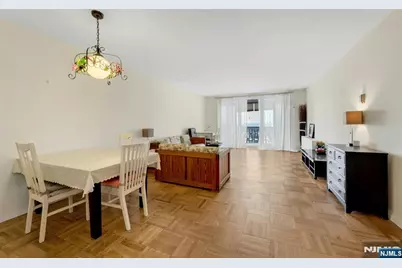 2000 Linwood Avenue 18X #18X, Fort Lee, NJ 07024 - Photo 4
