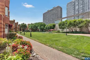 100 Old Palisade Road 3912, Fort Lee, NJ 07024 - Photo 30