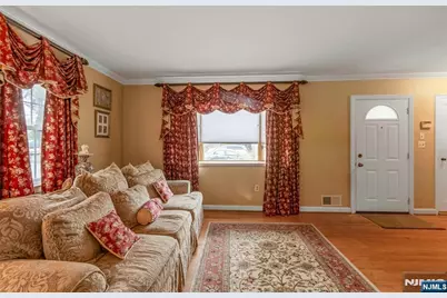 378 Windsor Road, River Edge, NJ 07661 - Photo 6