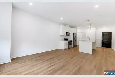 74 Clarendon Place 202 #202, Hackensack, NJ 07601 - Photo 6