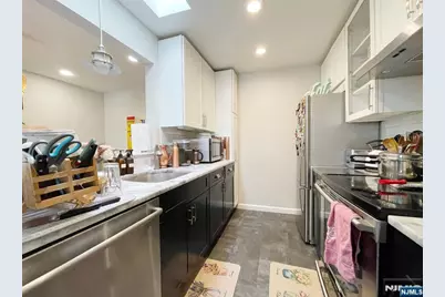 100 Crown Court 473 #473, Edgewater, NJ 07020 - Photo 6