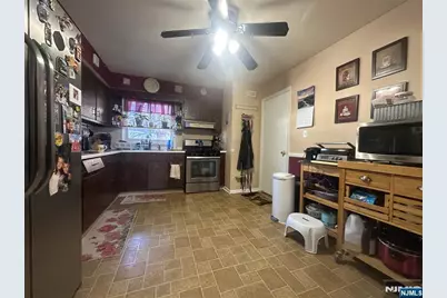 135 Jay Avenue, Lyndhurst Township, NJ 07071 - Photo 2