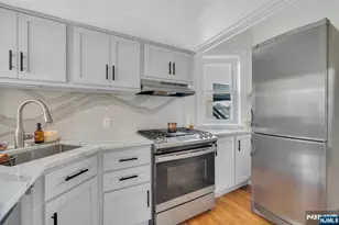 122 Bright Street 4 W, Jersey City, NJ 07302 - Photo 4