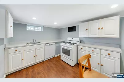 229 Baldwin Avenue, Hasbrouck Heights, NJ 07604 - Photo 18