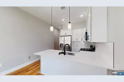 40 Wright Avenue, Jersey City, NJ 07306 - Photo 4