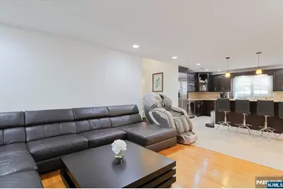 85 Harvey Avenue, Paramus, NJ 07652 - Photo 6