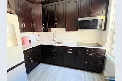 16 Whitmore Place, Clifton, NJ 07011 - Photo 8