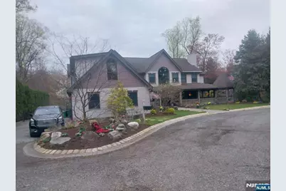 285 Chestnut Ridge Road, Woodcliff Lake, NJ 07677 - Photo 2