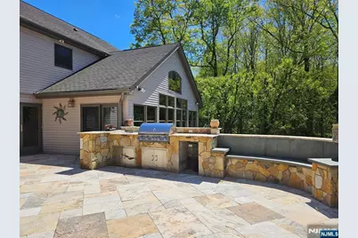 285 Chestnut Ridge Road, Woodcliff Lake, NJ 07677 - Photo 8
