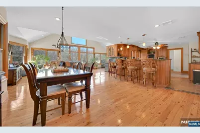 285 Chestnut Ridge Road, Woodcliff Lake, NJ 07677 - Photo 18