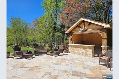 285 Chestnut Ridge Road, Woodcliff Lake, NJ 07677 - Photo 10