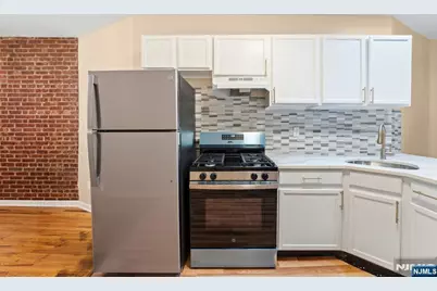 378 Baldwin Avenue Il #IL, Jersey City, NJ 07306 - Photo 6