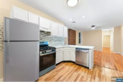 378 Baldwin Avenue Il #IL, Jersey City, NJ 07306 - Photo 4