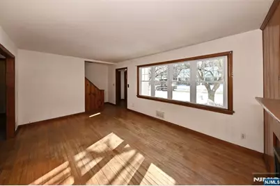 84 Maplewood Avenue, Hillsdale, NJ 07642 - Photo 6