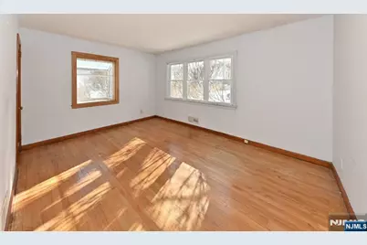 84 Maplewood Avenue, Hillsdale, NJ 07642 - Photo 12