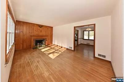 84 Maplewood Avenue, Hillsdale, NJ 07642 - Photo 4