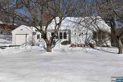 84 Maplewood Avenue, Hillsdale, NJ 07642 - Photo 2