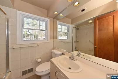 84 Maplewood Avenue, Hillsdale, NJ 07642 - Photo 14