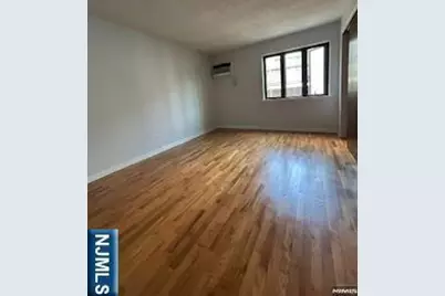 148 Undercliff Avenue 2 #2, Edgewater, NJ 07020 - Photo 10