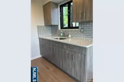 148 Undercliff Avenue 2 #2, Edgewater, NJ 07020 - Photo 4