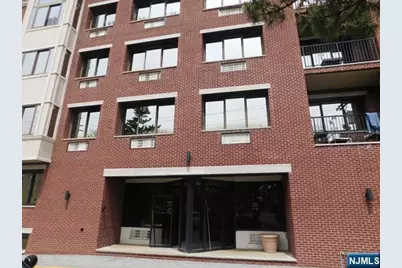 825 Palisade Avenue C2 #C2, Fort Lee, NJ 07024 - Photo 2