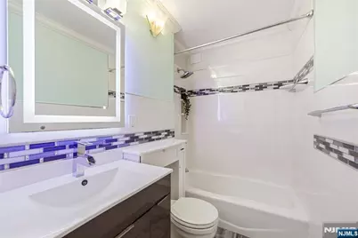 2077 Center Avenue 20F #20F, Fort Lee, NJ 07024 - Photo 12