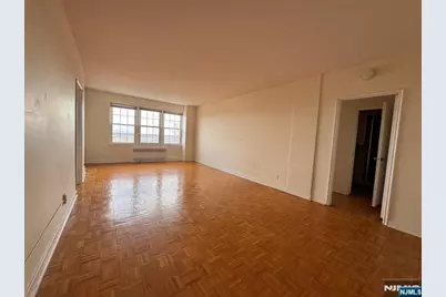 5 Roosevelt Place 4A #4A, Montclair, NJ 07042 - Photo 2