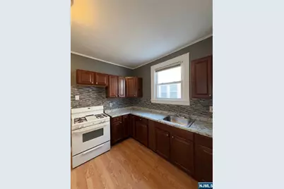 185 Linden Avenue, Irvington, NJ 07111 - Photo 10