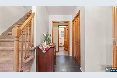 51 Black Oak Lane, Mahwah, NJ 07430 - Photo 2