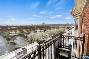 1304 City Pl, Edgewater, NJ 07020 - Photo 2