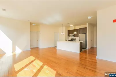 4 Main Street F112 #F112, Edgewater, NJ 07020 - Photo 6