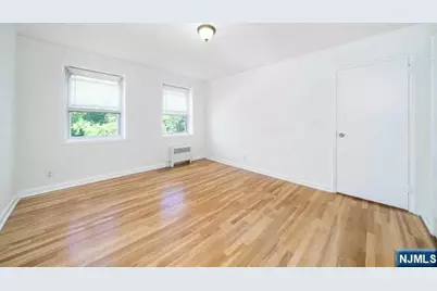 2330 Linwood Avenue 4C #4C, Fort Lee, NJ 07024 - Photo 8