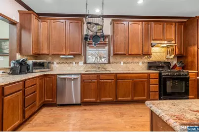 238 Park Avenue, Teaneck Township, NJ 07666 - Photo 10