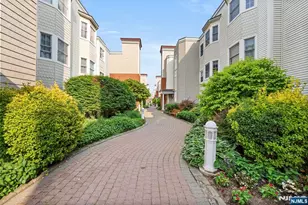 108 The Promenade 108, Edgewater, NJ 07020 - Photo 2