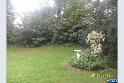 294 Buttonwood Drive, Paramus, NJ 07652 - Photo 10