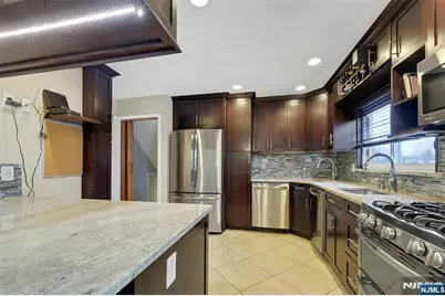 379 Wildrose Avenue, Bergenfield, NJ 07621 - Photo 10