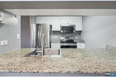 100 Old Palisade Road L7 #L7, Fort Lee, NJ 07024 - Photo 12