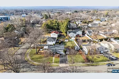 715 Bush Place, Paramus, NJ 07652 - Photo 28