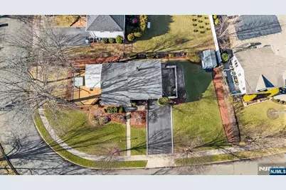 715 Bush Place, Paramus, NJ 07652 - Photo 30