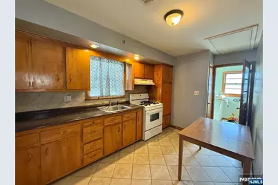 749 Cleveland Avenue Apt 2 #Apt 2, Harrison, NJ 07029 - Photo 2