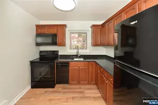 250 Oak H4, Ridgewood, NJ 07450 - Photo 4