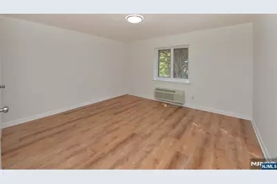 250 Oak H4 #H4, Ridgewood, NJ 07450 - Photo 8