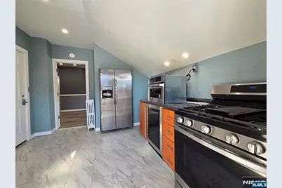 282 Harding Avenue 2nd Fl #2nd Fl, Teaneck Township, NJ 07666 - Photo 8