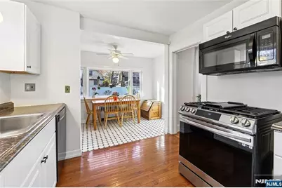 160 Pinewood Place, Teaneck Township, NJ 07666 - Photo 12