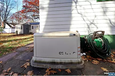 160 Pinewood Place, Teaneck Township, NJ 07666 - Photo 32