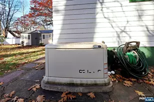 160 Pinewood Pl, Teaneck Township, NJ 07666 - Photo 32