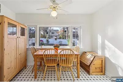 160 Pinewood Place, Teaneck Township, NJ 07666 - Photo 16