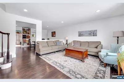 490 Albert Place, New Milford, NJ 07646 - Photo 6