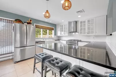 490 Albert Place, New Milford, NJ 07646 - Photo 14