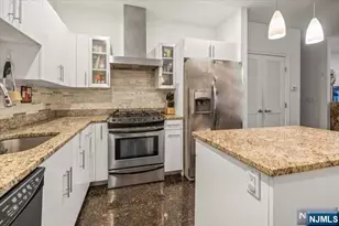 310 Cliff Ln 1H, Cliffside Park, NJ 07010 - Photo 4